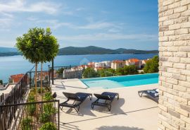 DALMACIJA, ŠIBENIK - Luksuzna villa sa bazenom nogometnim igralištem i saunom, Šibenik, Дом