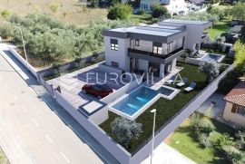 Medulin, Medulin - kvalitetna i moderna duplex kuća A, s grijanim bazenom 30m2 i garažom, NKP 146 m2, Medulin, Famiglia