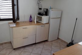 Kuća sa 4 apartmana u okolici Vrsara, Istra, Vrsar, Kuća