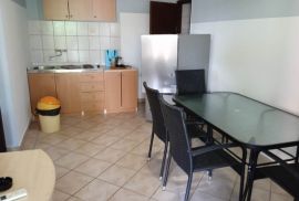 Kuća sa 4 apartmana u okolici Vrsara, Istra, Vrsar, Kuća