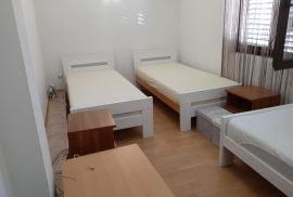 Kuća sa 4 apartmana u okolici Vrsara, Istra, Vrsar, Kuća