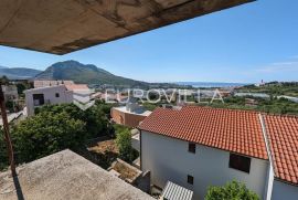 Solin, Kučine, dvojna kuća s tri stana  NKP 217 m2, Solin - Okolica, Casa