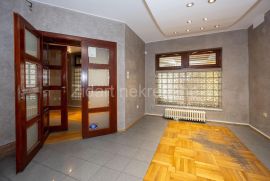 Zemun, Gornji grad, lokal od 212m2, Zemun, العقارات التجارية