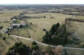 Građevinsko zemljište Prodaje se  zemljište, površine 32900 m2, u okolici Barbana, Barban, Tierra