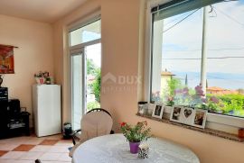 OPATIJA - etaža kuće podjeljena u dva stana, Opatija, Appartment