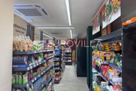 Zagreb, Podsused, ulični poslovni prostor 170m2 + 10 VPM s najmoprimcem INVESTICIJA, Zagreb, Propriedade comercial