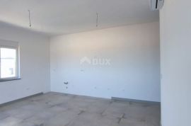 ISTRA, BANJOLE - Prekrasni penthouse s pogledom na more + garaža!, Medulin, Flat