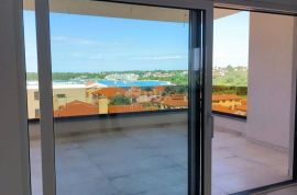 ISTRA, BANJOLE - Prekrasni penthouse s pogledom na more + garaža!, Medulin, Kвартира