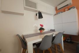 OTOK KRK, GRAD KRK - Apartman 2S+DB sa terasom i parkingom, Krk, Flat