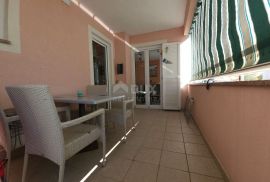 OTOK KRK, GRAD KRK - Apartman 2S+DB sa terasom i parkingom, Krk, Stan