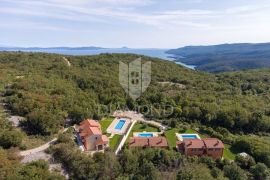 Rabac, Labin, okolica, Villa u prirodi sa dvije stambene jedinice, Labin, بيت