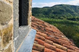 Kuća Kuća samostojeća stara za rekonstrukciju , blizina mjesta Motovuna., Motovun, Kuća