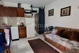 OTOK KRK, LINARDIĆI - lijepa kuća s pet apartmana, Krk, House