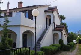 OTOK KRK, LINARDIĆI - lijepa kuća s pet apartmana, Krk, House