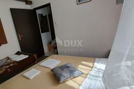 OTOK KRK, LINARDIĆI - lijepa kuća s pet apartmana, Krk, House