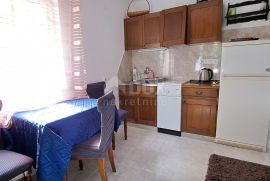 OTOK KRK, LINARDIĆI - lijepa kuća s pet apartmana, Krk, House