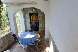 OTOK KRK, LINARDIĆI - lijepa kuća s pet apartmana, Krk, House