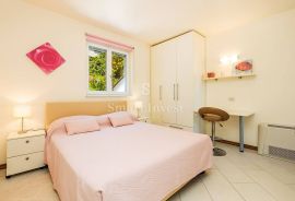 OPATIJA, LUKSUZAN PENTHOUSE DRUGI RED DO MORA, S OKUĆNICOM, Opatija, Appartement