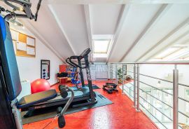 OPATIJA, LUKSUZAN PENTHOUSE DRUGI RED DO MORA, S OKUĆNICOM, Opatija, Appartement