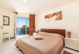 OPATIJA, LUKSUZAN PENTHOUSE DRUGI RED DO MORA, S OKUĆNICOM, Opatija, Appartement