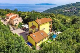 OPATIJA okolica, prekrasna vila s bazenom i pogledom na more u mirnom okuženju, prodaja, Opatija, Famiglia