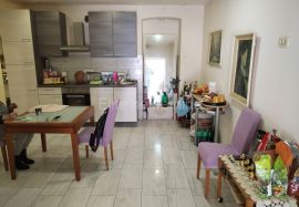 Rijeka, Krnjevo - prodaja stana u prizemlju zgrade od 52m2!, Rijeka, Daire