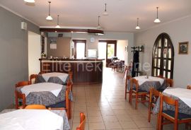 Istra, Žminj,POSLOVNA PRILIKA-restoran,dvije sale i terasa + stan 65m2, Žminj, Εμπορικά ακίνητα