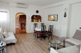 Istra,Rovinj,CENTAR- 2 apartmana i studio app s terasom i vrtom! 82 m2, Rovinj, Apartamento