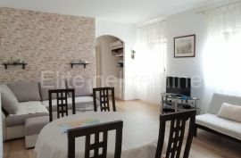 Istra,Rovinj,CENTAR- 2 apartmana i studio app s terasom i vrtom! 82 m2, Rovinj, Apartamento