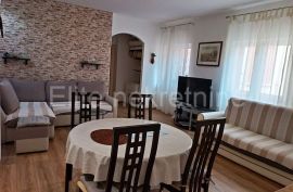 Istra,Rovinj,CENTAR- 2 apartmana i studio app s terasom i vrtom! 82 m2, Rovinj, Apartamento