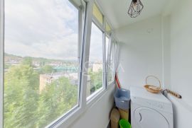 Trosoban stan sa balkonom 65m2, Grbavica, Novo Sarajevo, Apartamento