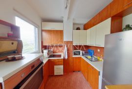 Trosoban stan sa balkonom 65m2, Grbavica, Novo Sarajevo, Apartamento