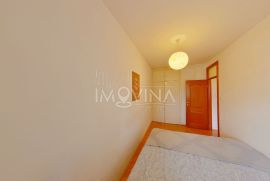 Trosoban stan sa balkonom 65m2, Grbavica, Novo Sarajevo, Apartamento