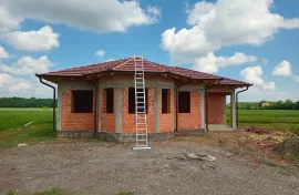 Prizemna kuća u Odžaku, Odžak, Ev