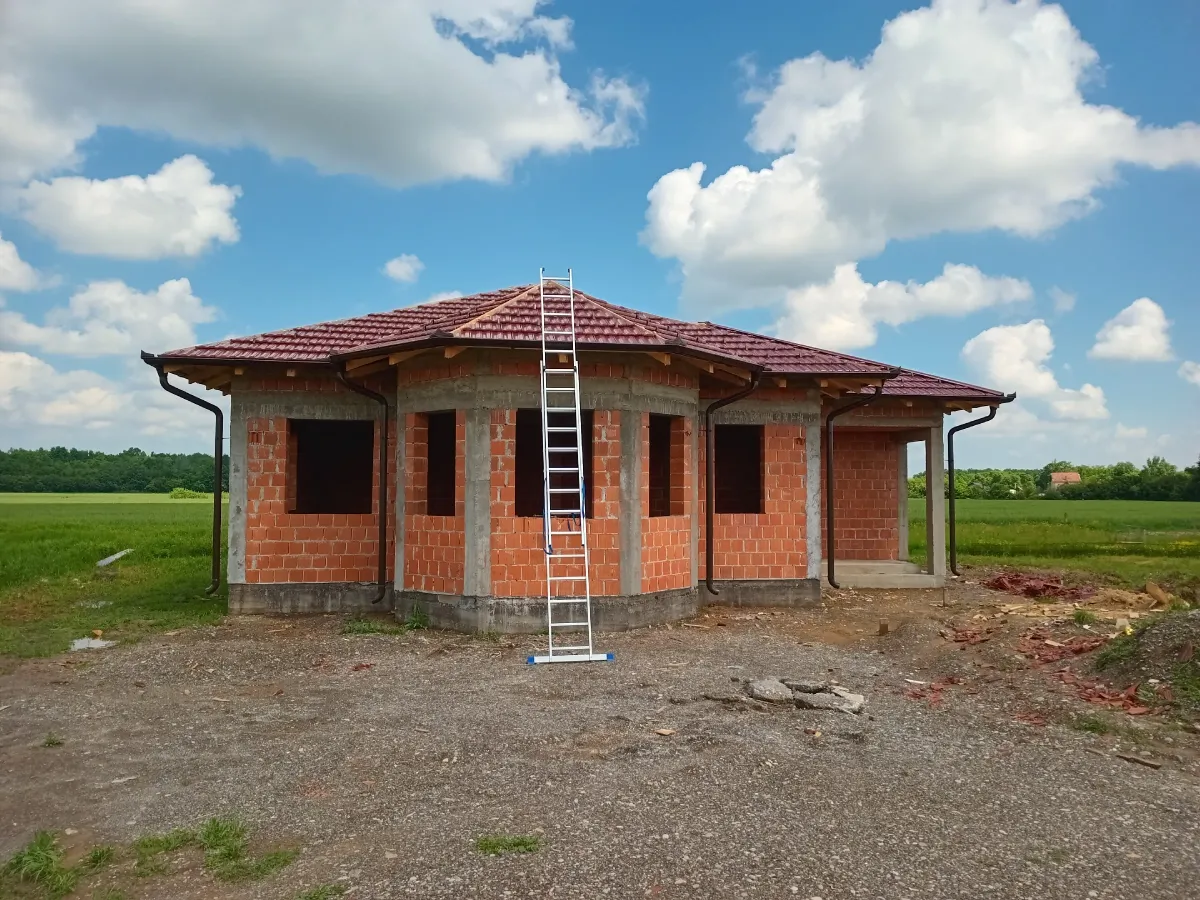 Prizemna kuća u Odžaku, Odžak, Ev