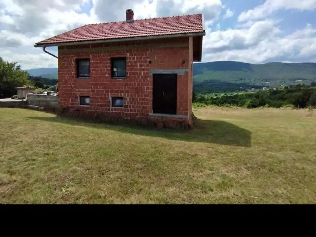 Attraktiver Verkaufsanzeige auf Deutsch für eine Ferienwohnung in Kroatien, Otočac, Ev