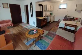 Attraktiver Verkaufsanzeige auf Deutsch für eine Ferienwohnung in Kroatien, Otočac, Ev