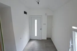 Renovirana kuća na prodaju - Kruščić (Kula), Kula, Ev