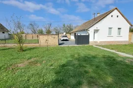 Renovirana kuća na prodaju - Kruščić (Kula), Kula, Ev