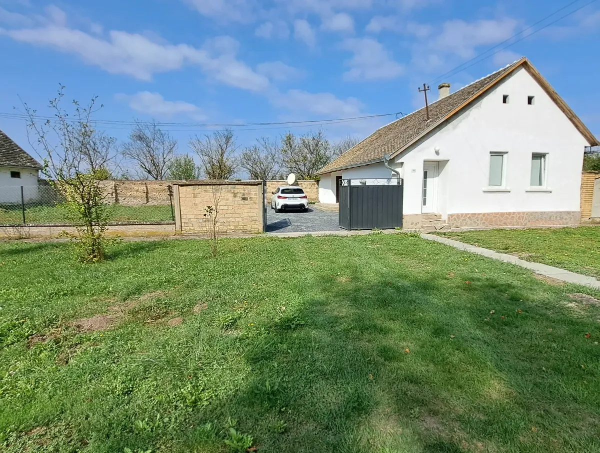 Renovirana kuća na prodaju - Kruščić (Kula), Kula, Ev