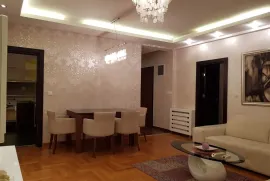 Izdajem ili prodajem LUX stan Beograd-Vozdovac, Voždovac, Daire