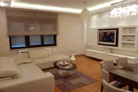 Izdajem ili prodajem LUX stan Beograd-Vozdovac, Voždovac, Daire