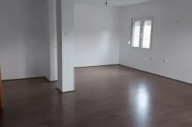 Izdaje se kuća u naselju Brzi Brod, Niš Mediana, Niš-Mediana, Commercial property