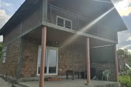 Prodajem vikendicu u Beski na Dunavu, Inđija, Kuća