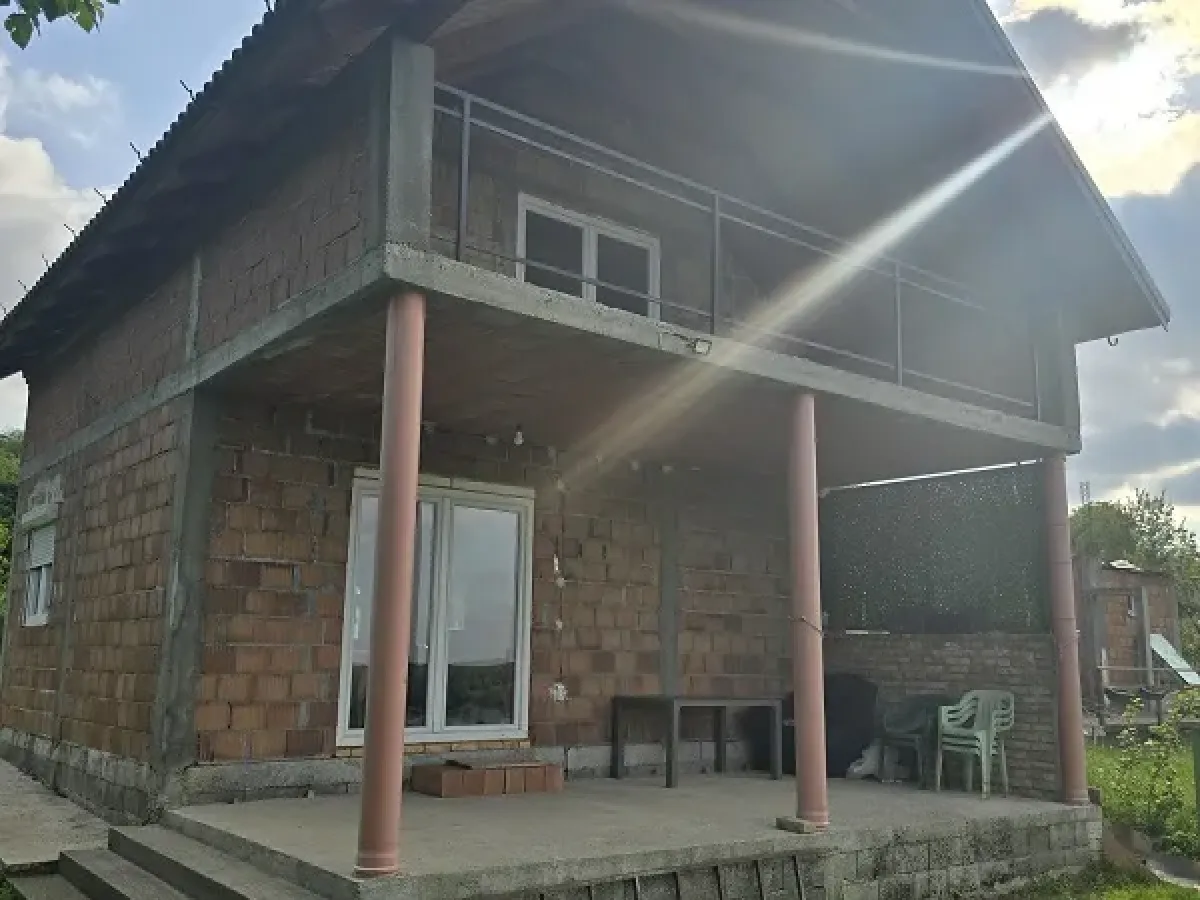 Prodajem vikendicu u Beski na Dunavu, Inđija, House