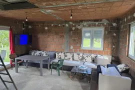 Prodajem vikendicu u Beski na Dunavu, Inđija, Kuća