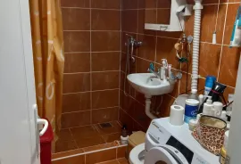 Prodajem stan u Zemunu iza bolnice Bezanijska kosa, Zemun, Appartamento