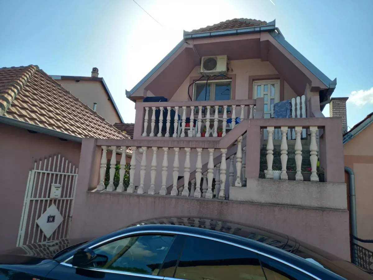 Prodajem stan u Zemunu iza bolnice Bezanijska kosa, Zemun, Appartamento