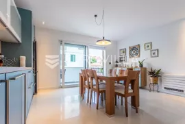 Split, prekrasan novouređen stan za dugoročan najam, Split, Appartement