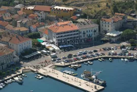 SENJ, 1400 m2 POSLOVOG PROSTORA SA PUNO MOGUĆNOSTI, Senj, Εμπορικά ακίνητα